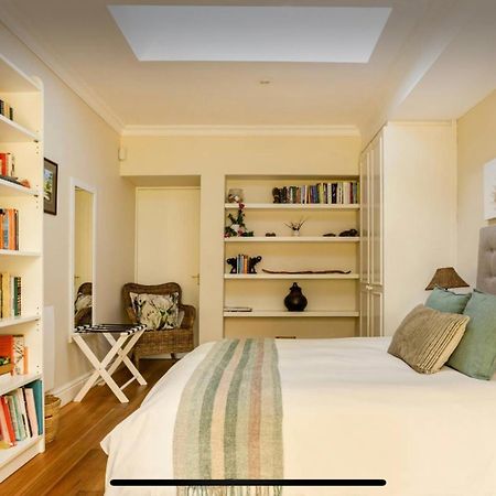 Guest Suite - Leafy Constantia Guest House เคปทาวน์ ภายนอก รูปภาพ