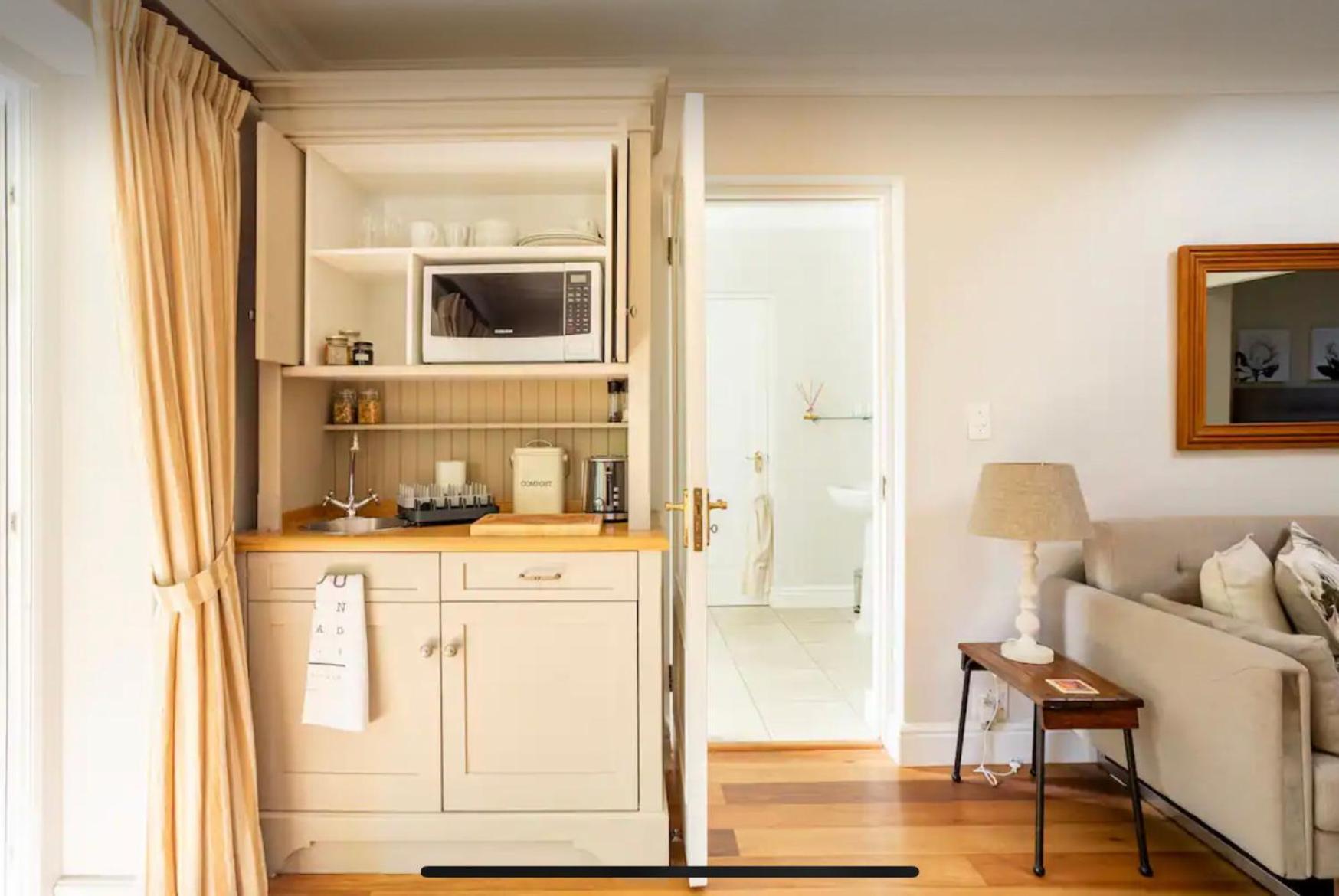 Guest Suite - Leafy Constantia Guest House เคปทาวน์ ภายนอก รูปภาพ